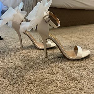 White heels with bow